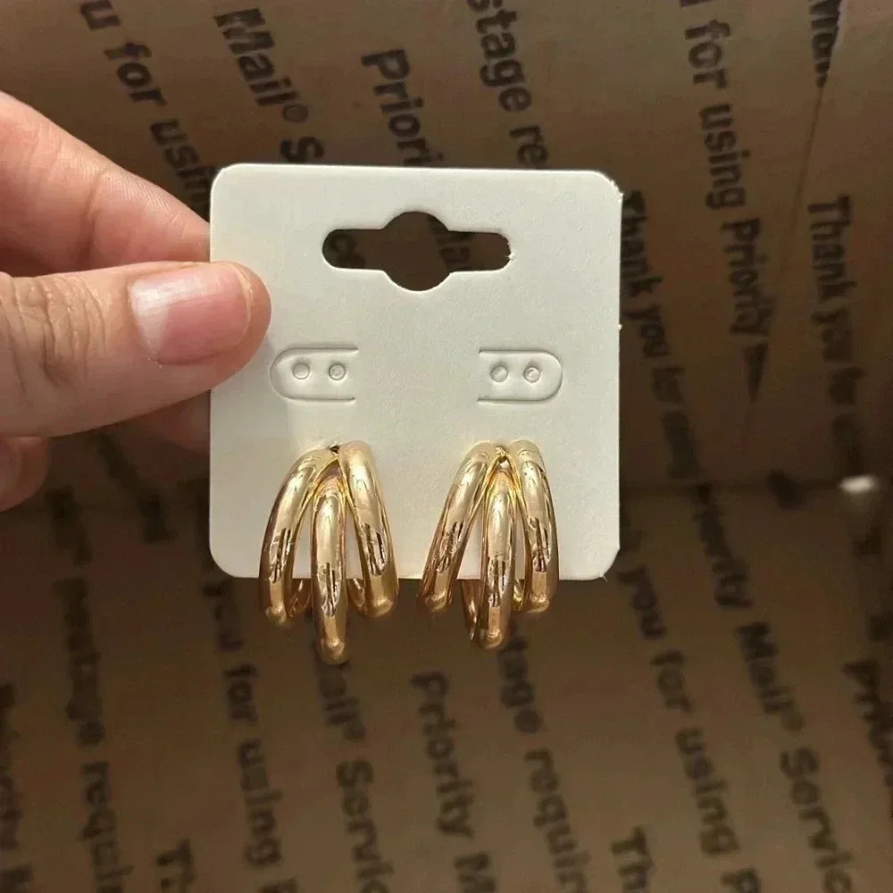 Women hoop earrings‎